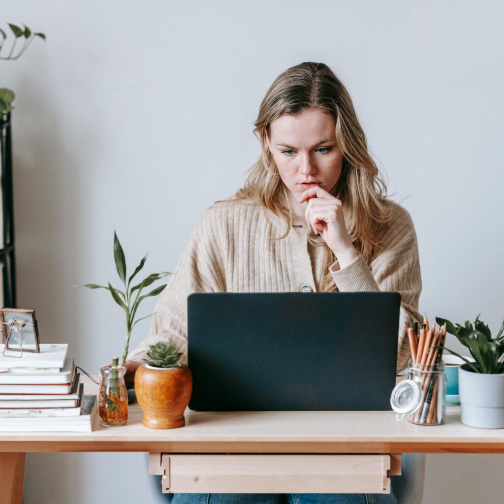 pexels business lady at desk on laptop