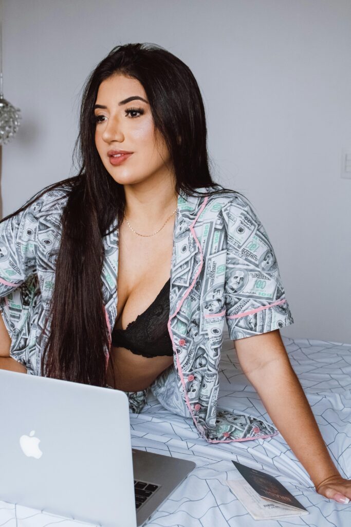 Creating Viral OnlyFans Content - The Complete Guide for Consistent Growth and Predictable Exposure 4 pexels beatriz fernandes 3765504 12065461 - CreatorTraffic.com